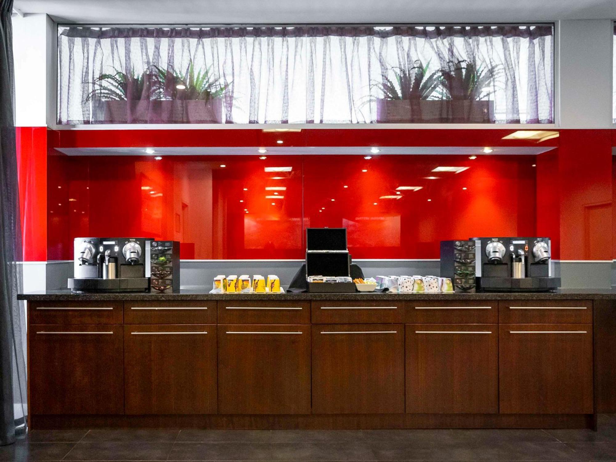 Adelaide Rockford Hotel Bagian luar foto