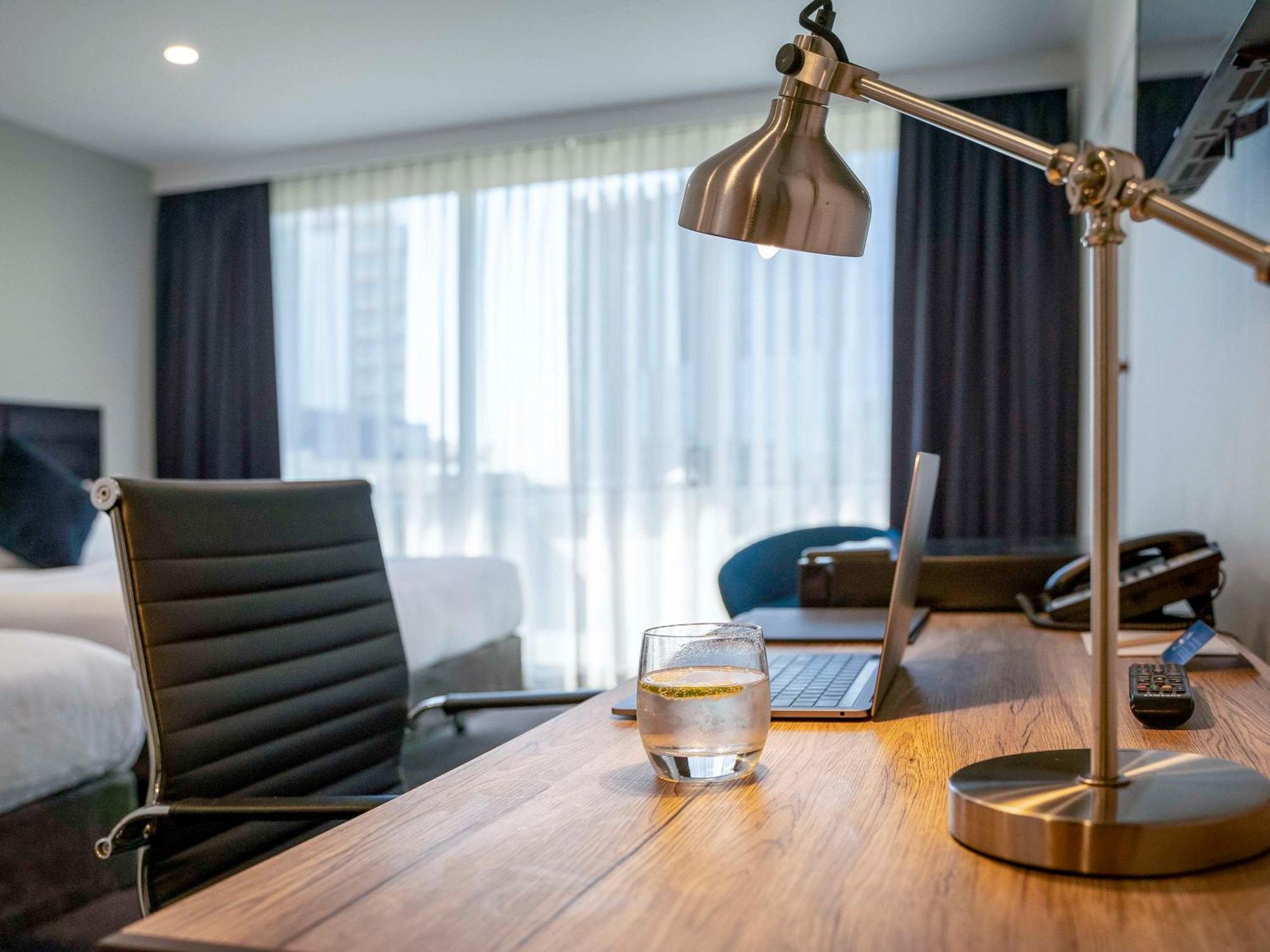 Adelaide Rockford Hotel Bagian luar foto