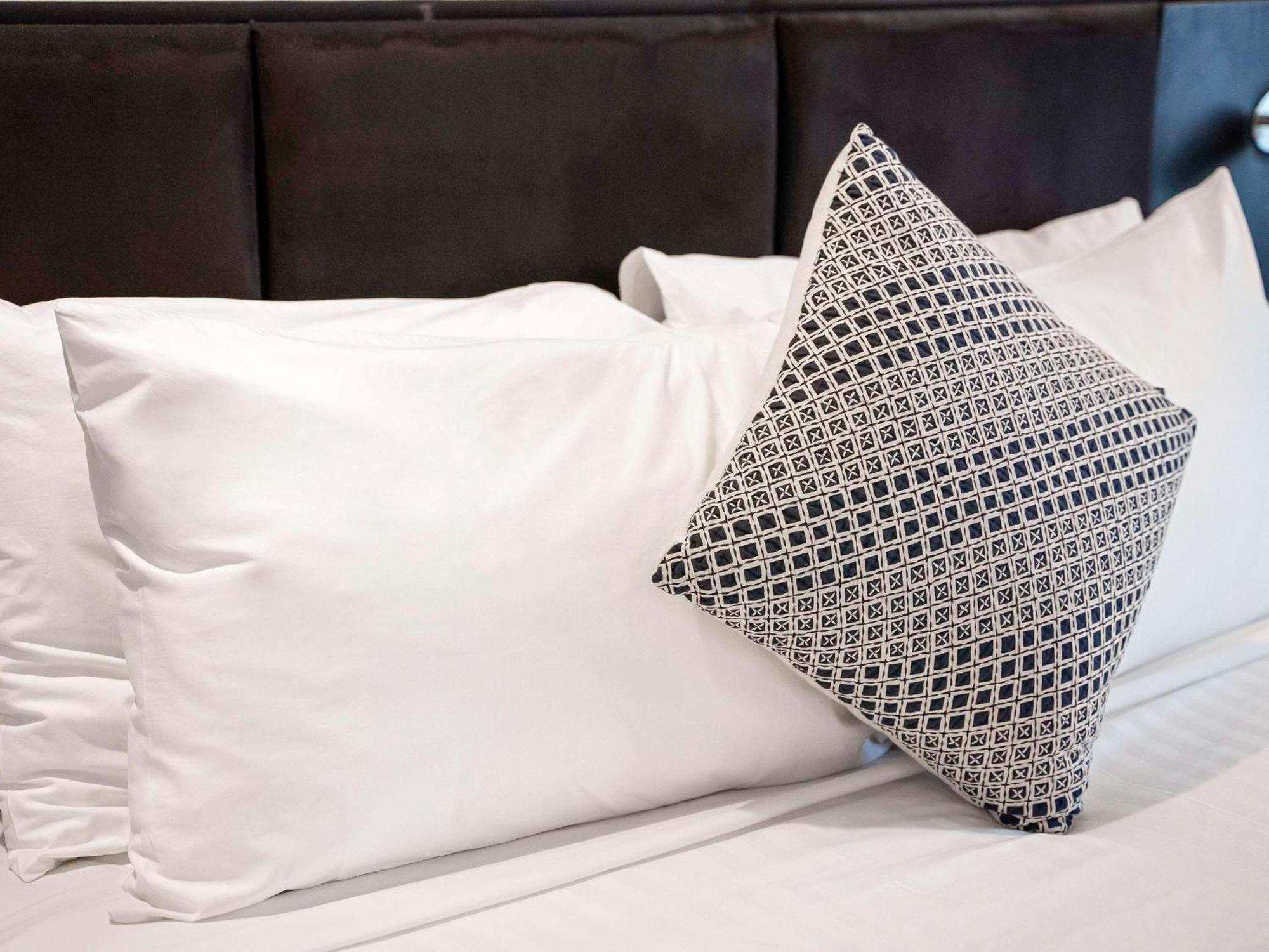 Adelaide Rockford Hotel Bagian luar foto