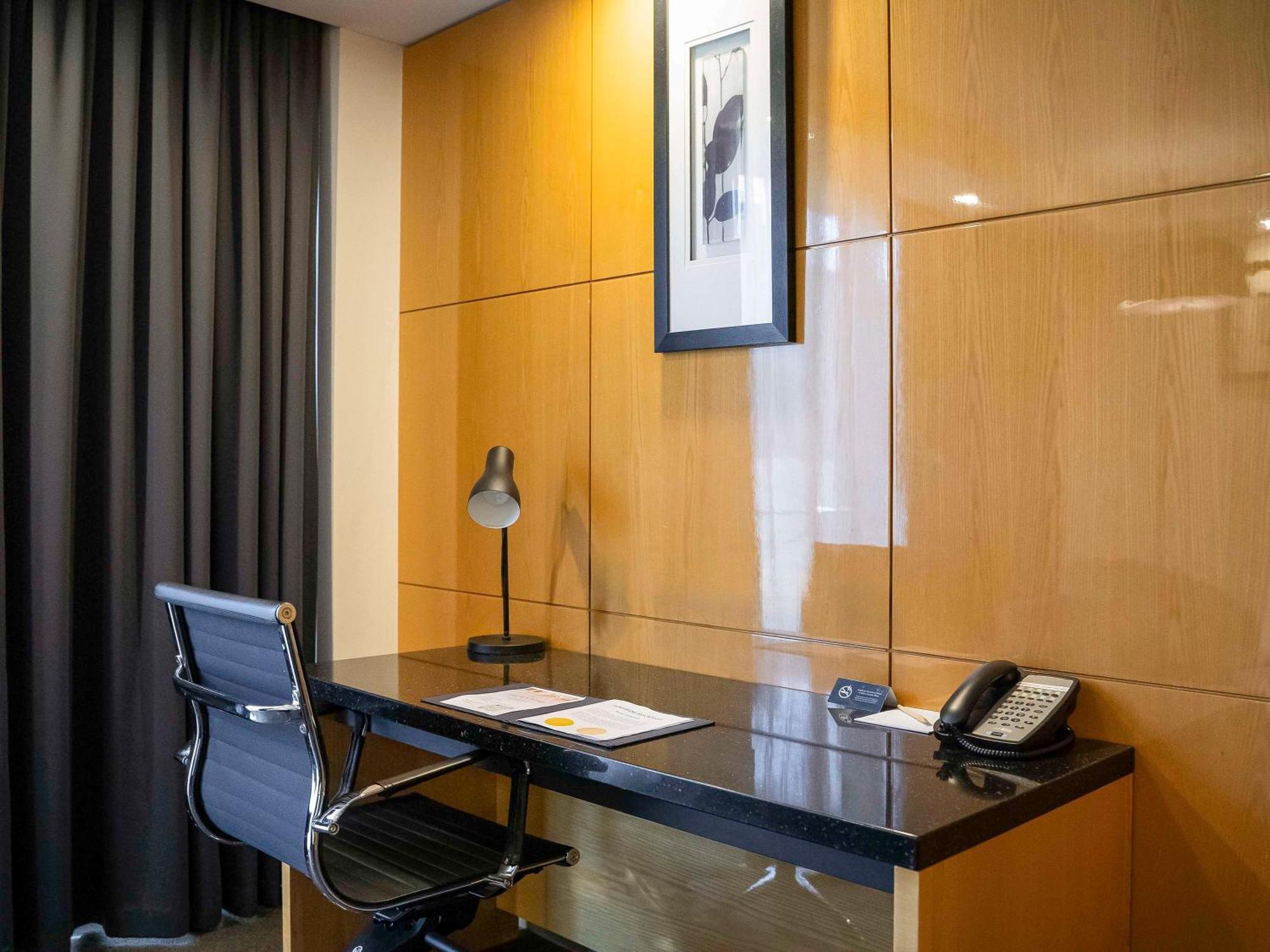 Adelaide Rockford Hotel Bagian luar foto