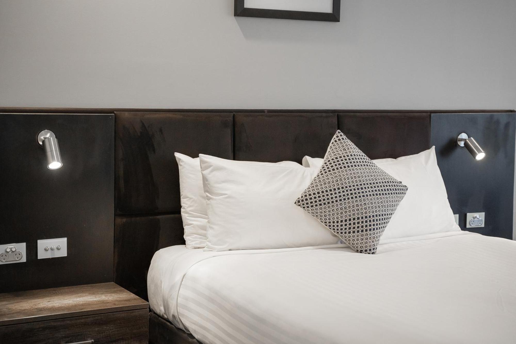 Adelaide Rockford Hotel Bagian luar foto