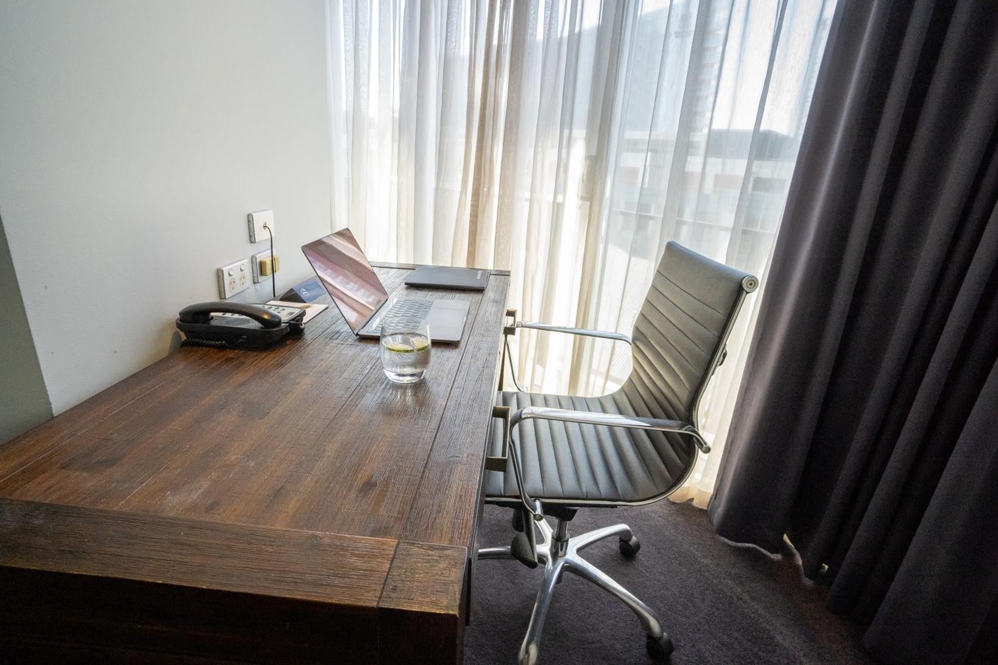 Adelaide Rockford Hotel Bagian luar foto