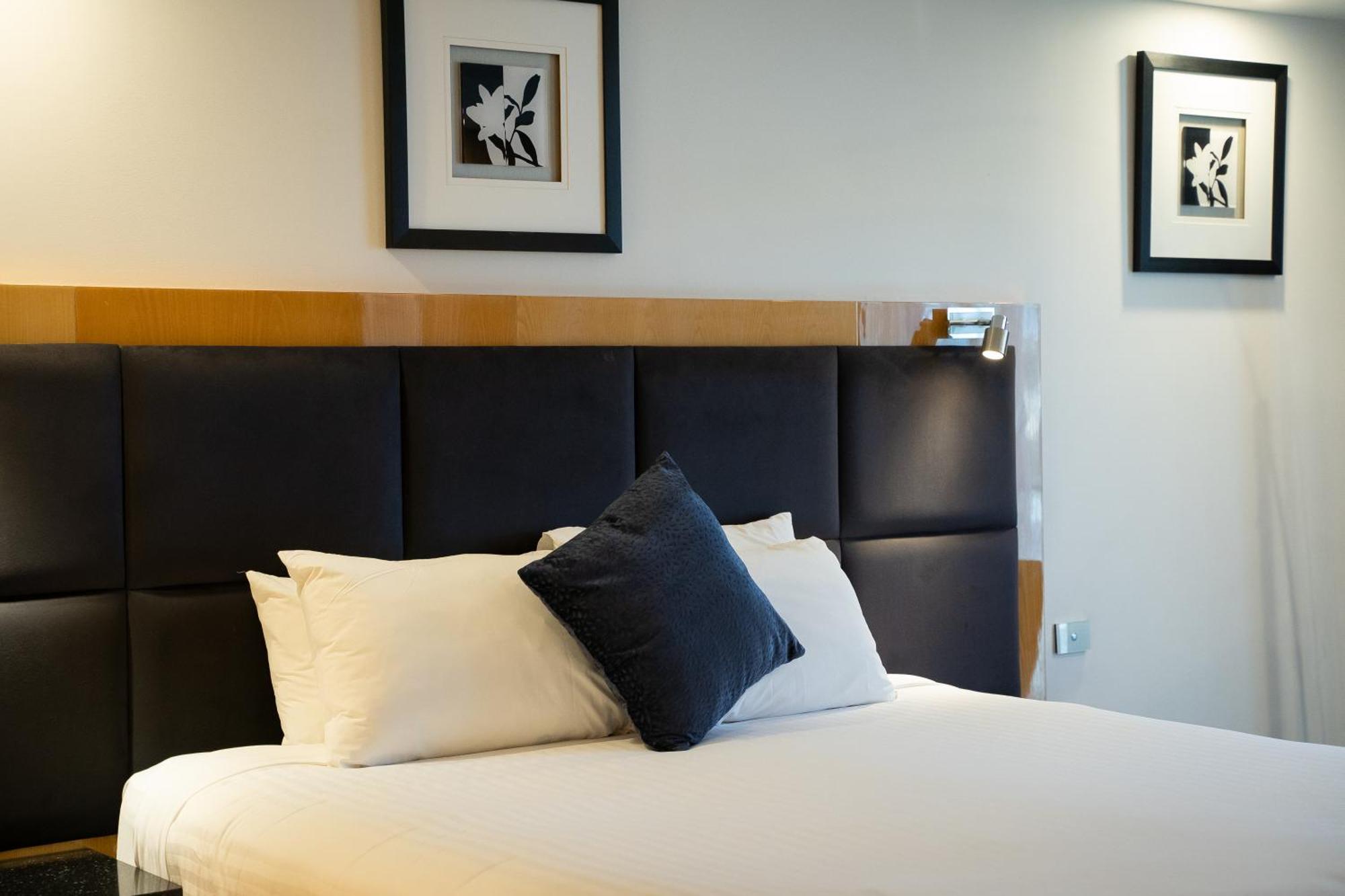 Adelaide Rockford Hotel Bagian luar foto