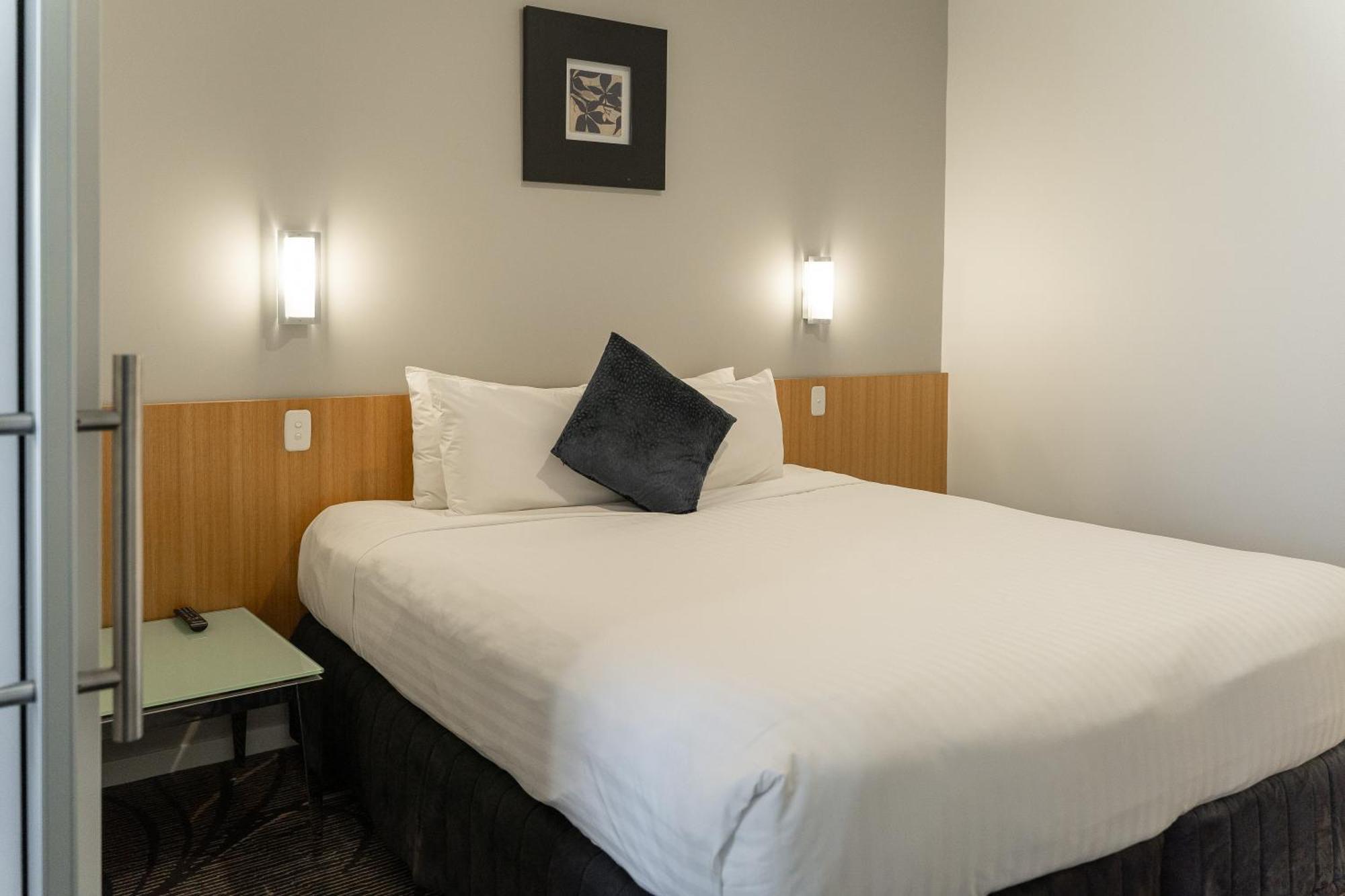 Adelaide Rockford Hotel Bagian luar foto